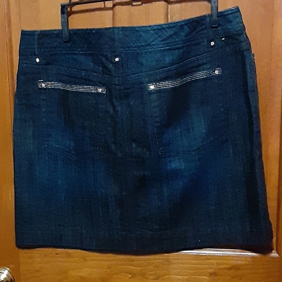 White House Black Market Blanc Embellished Denim Skirt - Picture 4 of 4